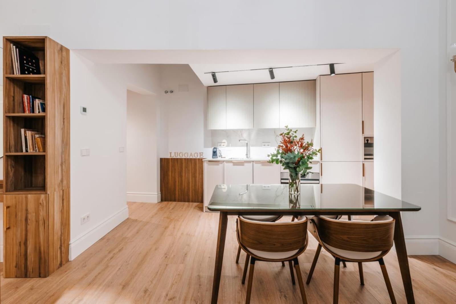 Stunning Apartment Near Gran Via Metro Madri Exterior foto