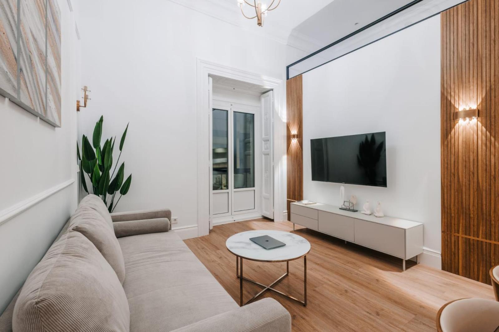 Stunning Apartment Near Gran Via Metro Madri Exterior foto