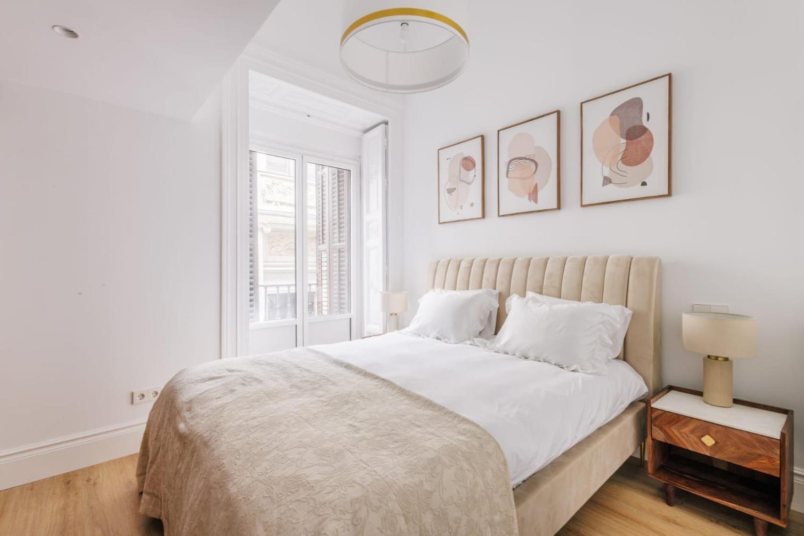 Stunning Apartment Near Gran Via Metro Madri Exterior foto
